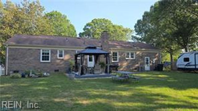 1709 Pine Tree DR, Gloucester Point, VA 23062