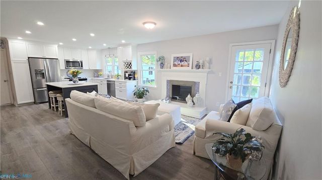 1709 Pine Tree DR, Gloucester Point, VA 23062