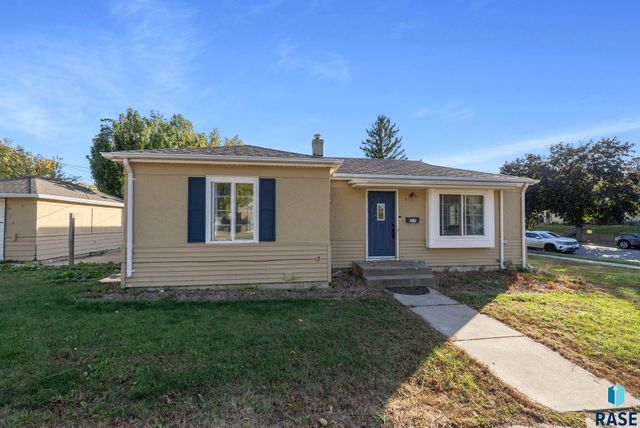 817 W 27th St Street, Sioux Falls, SD 57105