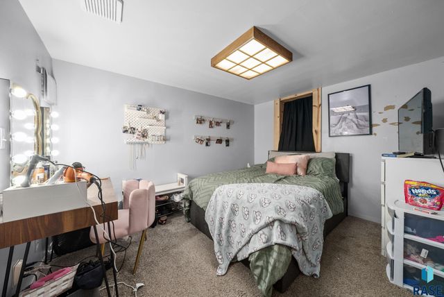 817 W 27th St Street, Sioux Falls, SD 57105