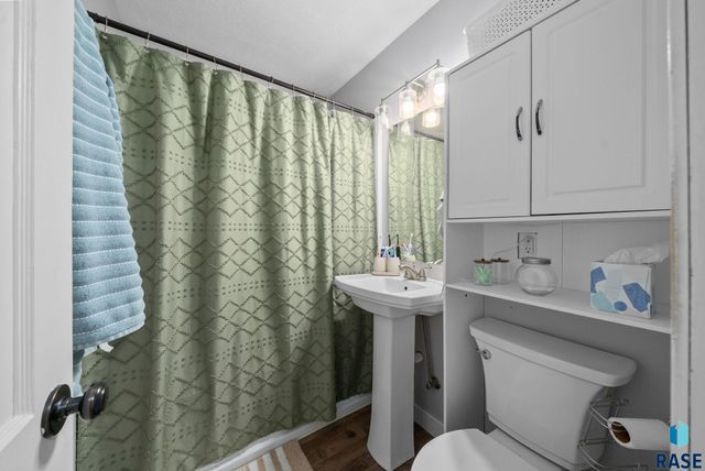 817 W 27th St Street, Sioux Falls, SD 57105