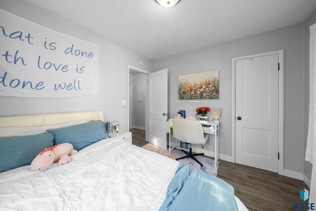 817 W 27th St Street, Sioux Falls, SD 57105