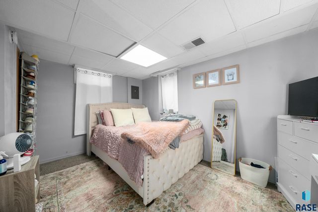 817 W 27th St Street, Sioux Falls, SD 57105