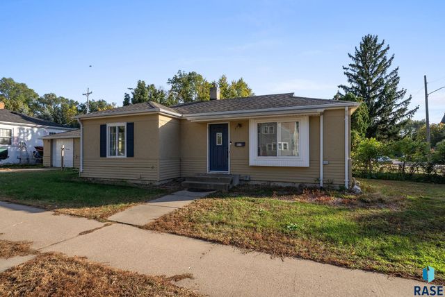 817 W 27th St Street, Sioux Falls, SD 57105