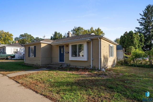 817 W 27th St Street, Sioux Falls, SD 57105