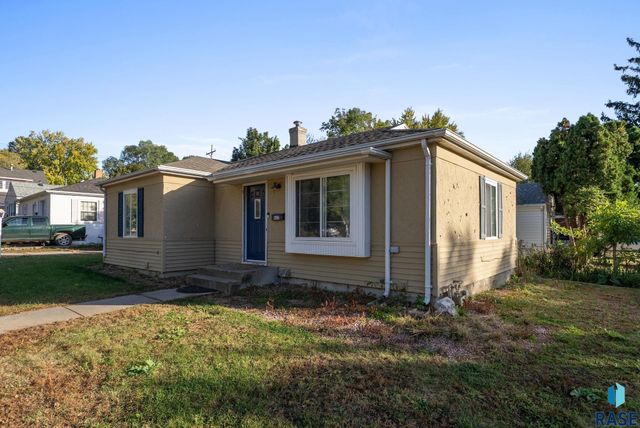 817 W 27th St Street, Sioux Falls, SD 57105