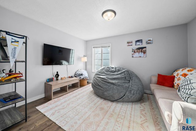 817 W 27th St Street, Sioux Falls, SD 57105