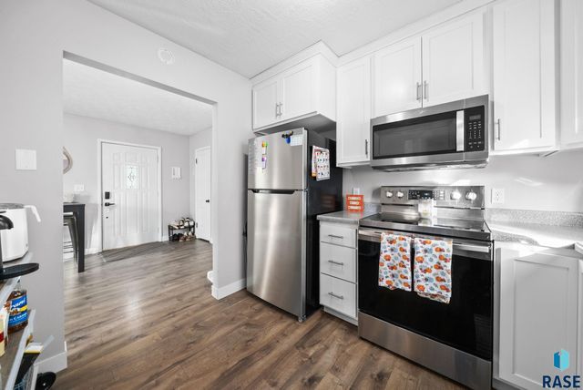 817 W 27th St Street, Sioux Falls, SD 57105