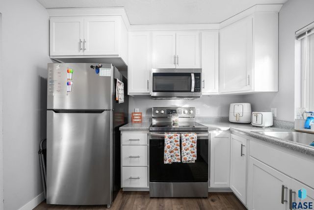 817 W 27th St Street, Sioux Falls, SD 57105