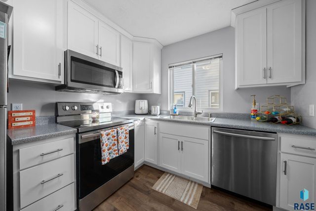 817 W 27th St Street, Sioux Falls, SD 57105