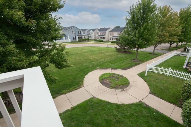 867 Symphony Drive, Aurora, IL 60504