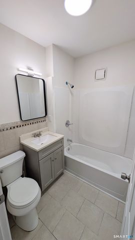 15 June Street 2, East Hartford, CT 06108
