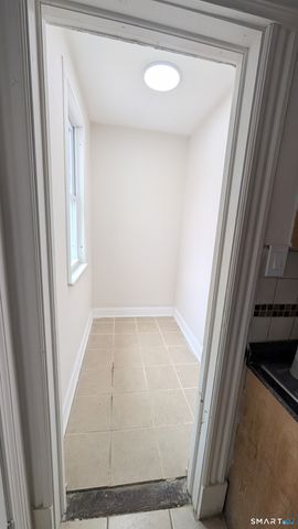 15 June Street 2, East Hartford, CT 06108