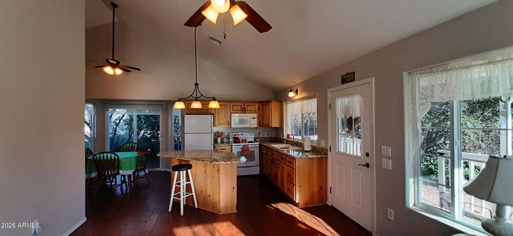 Image 6 of property listing at 17520 W FOOTHILL Road, Yarnell, AZ 85362