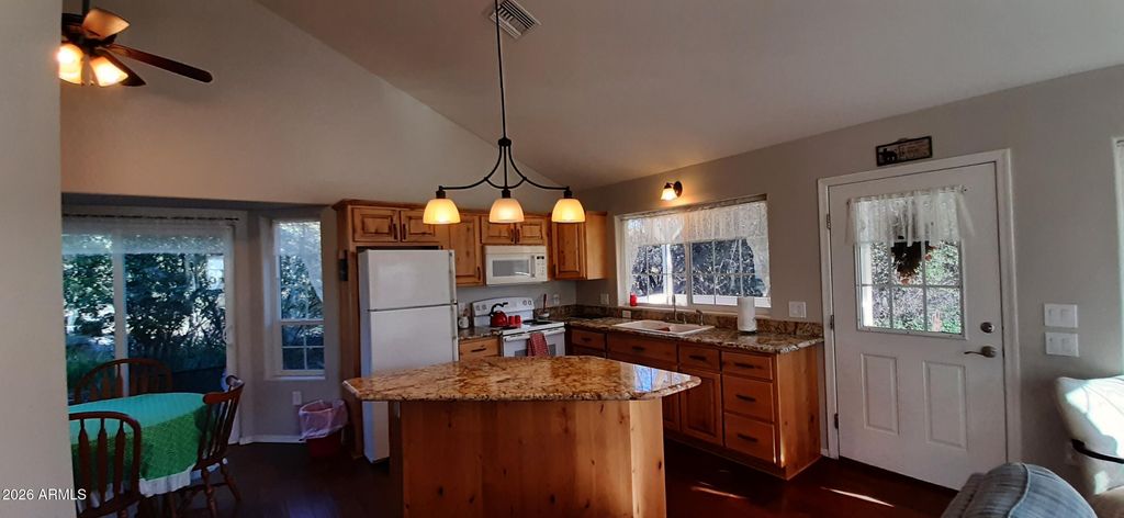 Image 7 of property listing at 17520 W FOOTHILL Road, Yarnell, AZ 85362