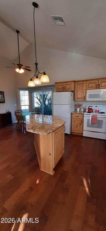 Image 8 of property listing at 17520 W FOOTHILL Road, Yarnell, AZ 85362