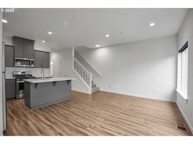 2828 22nd Ave 5, Forest Grove, OR 97116