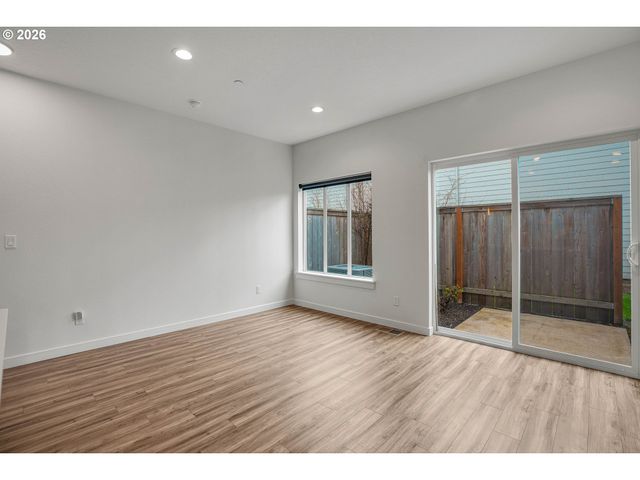 2828 22nd Ave 5, Forest Grove, OR 97116