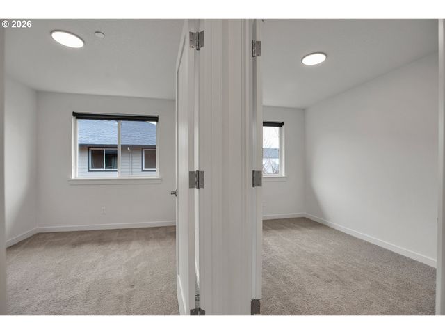 2828 22nd Ave 5, Forest Grove, OR 97116