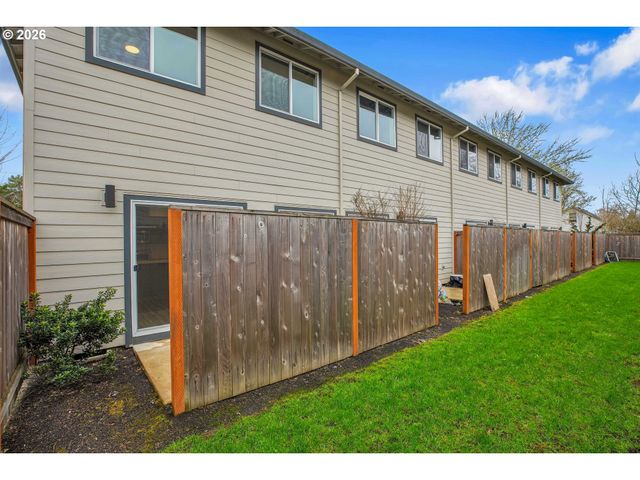 2828 22nd Ave 5, Forest Grove, OR 97116