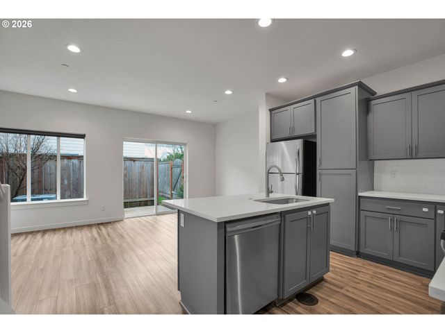 2828 22nd Ave 5, Forest Grove, OR 97116