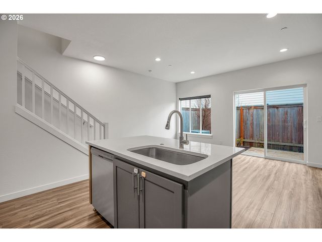 2828 22nd Ave 5, Forest Grove, OR 97116