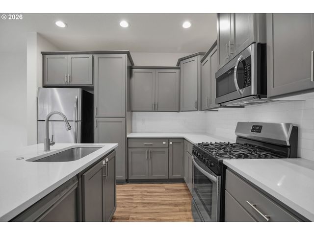 2828 22nd Ave 5, Forest Grove, OR 97116