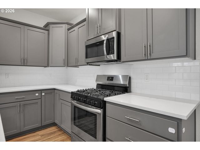 2828 22nd Ave 5, Forest Grove, OR 97116