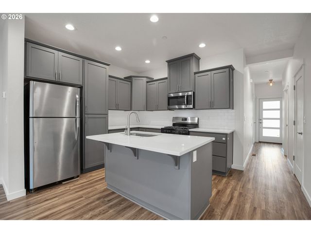 2828 22nd Ave 5, Forest Grove, OR 97116