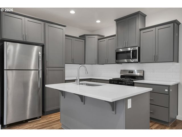 2828 22nd Ave 5, Forest Grove, OR 97116