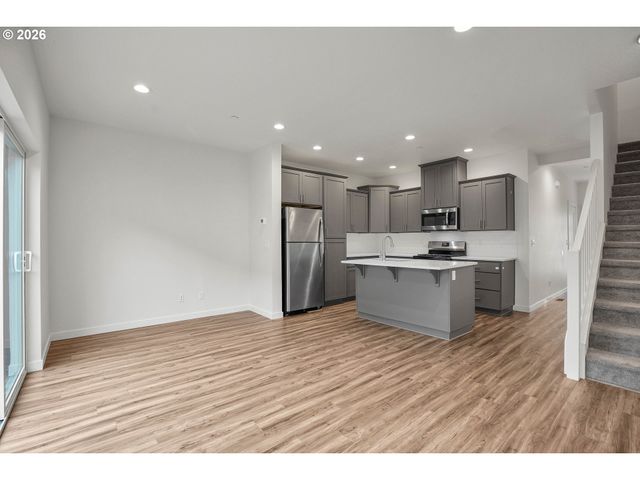 2828 22nd Ave 5, Forest Grove, OR 97116