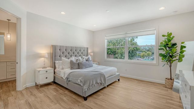 6136 HOLLYWOOD BOULEVARD, Sarasota, FL 34231