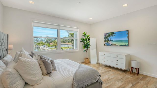 6136 HOLLYWOOD BOULEVARD, Sarasota, FL 34231