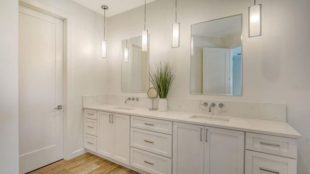 6136 HOLLYWOOD BOULEVARD, Sarasota, FL 34231