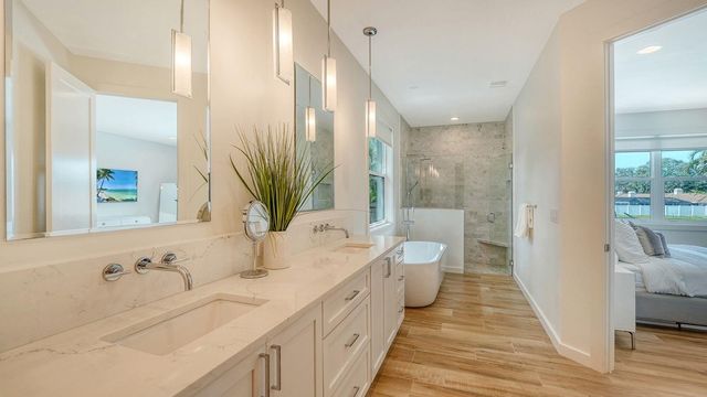 6136 HOLLYWOOD BOULEVARD, Sarasota, FL 34231