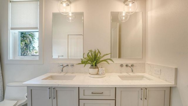 6136 HOLLYWOOD BOULEVARD, Sarasota, FL 34231