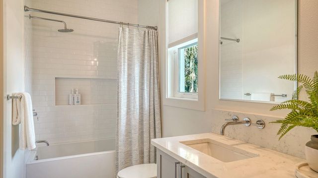 6136 HOLLYWOOD BOULEVARD, Sarasota, FL 34231