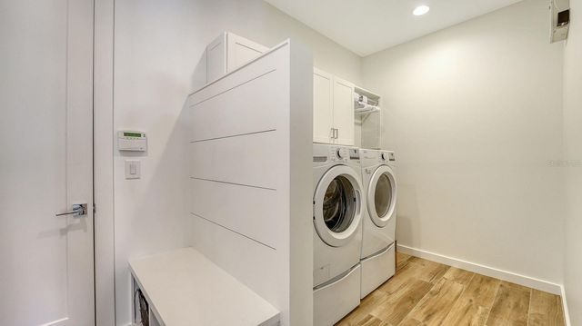 6136 HOLLYWOOD BOULEVARD, Sarasota, FL 34231