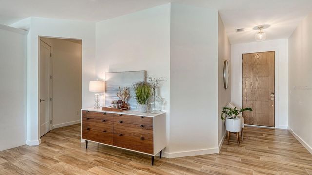 6136 HOLLYWOOD BOULEVARD, Sarasota, FL 34231