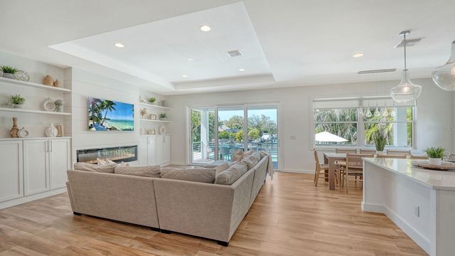 6136 HOLLYWOOD BOULEVARD, Sarasota, FL 34231