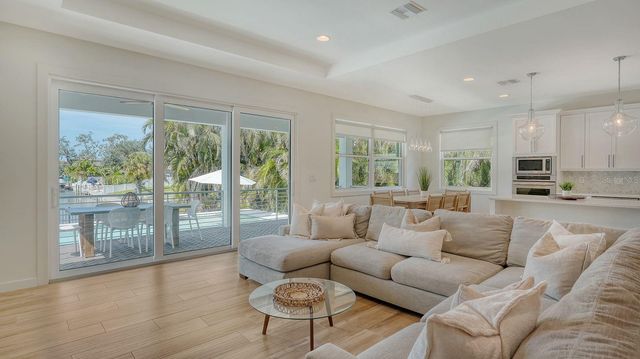 6136 HOLLYWOOD BOULEVARD, Sarasota, FL 34231