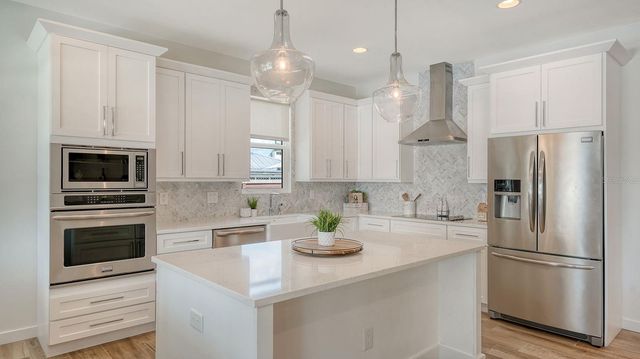 6136 HOLLYWOOD BOULEVARD, Sarasota, FL 34231