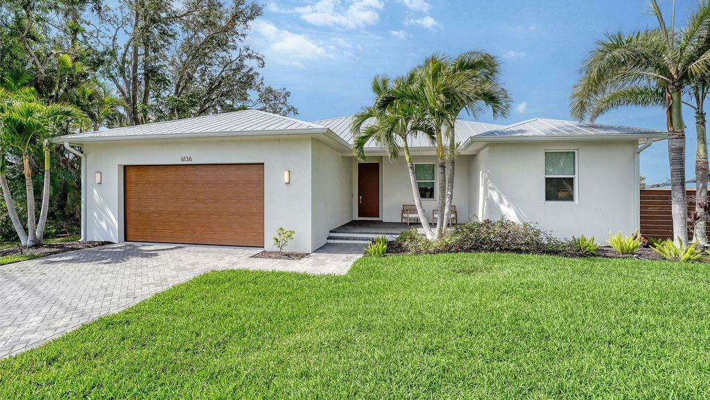 6136 HOLLYWOOD BOULEVARD, Sarasota, FL 34231