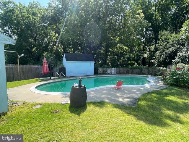816 INDIAN TRL, Woodbury, NJ 08096