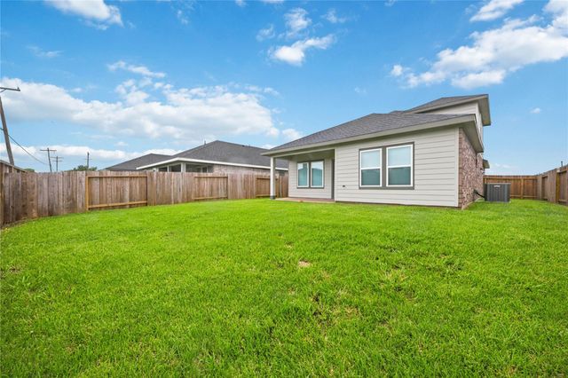 7 Robin Court, Angleton, TX 77515