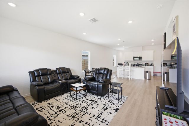7 Robin Court, Angleton, TX 77515