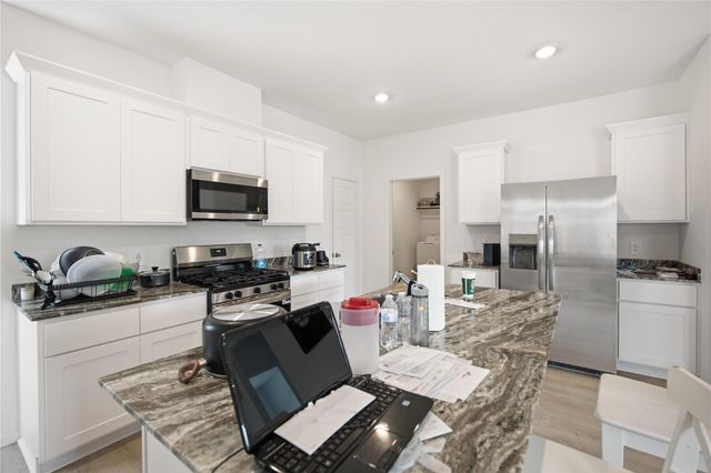 7 Robin Court, Angleton, TX 77515