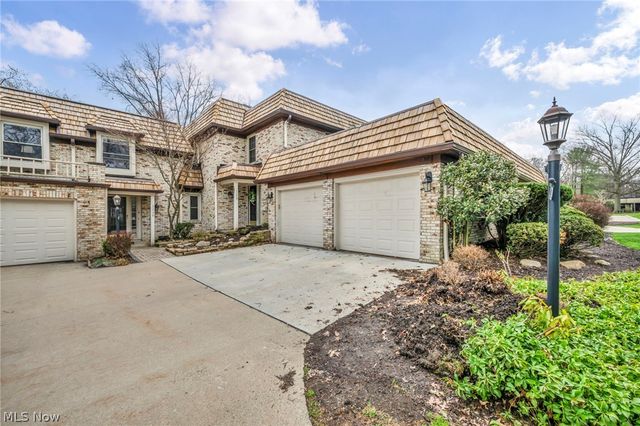 1179 Harwich Court 202, Rocky River, OH 44116