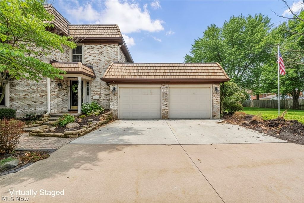 1179 Harwich Court 202, Rocky River, OH 44116