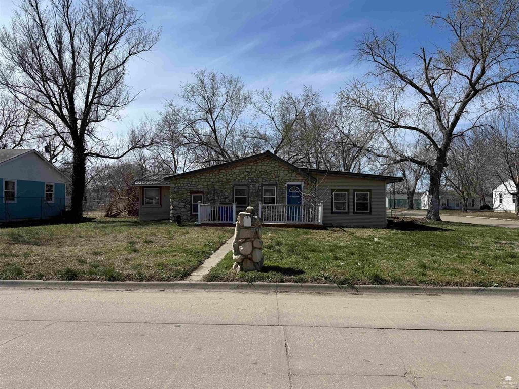 1524 N Madison Street, Junction City, KS 66441